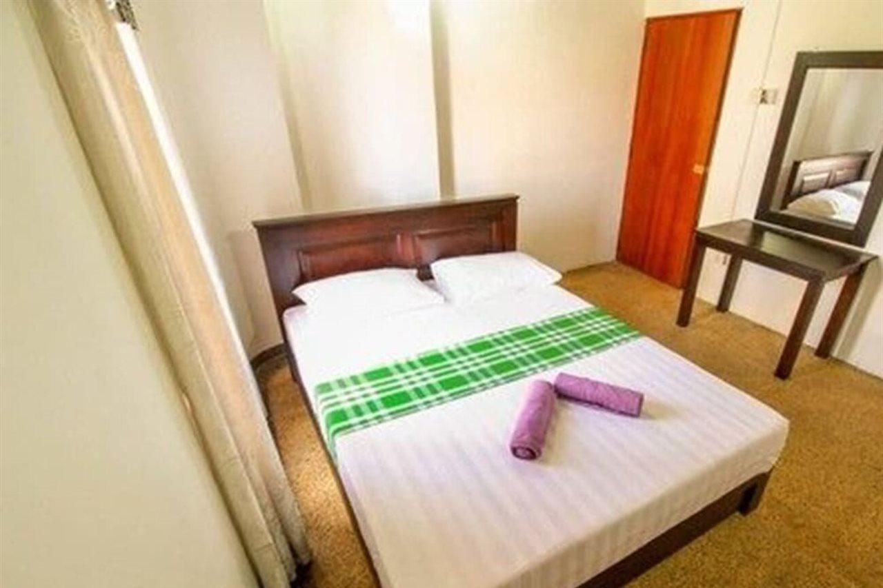 Yoho Relax On Simon Hotel Kolombo Bagian luar foto