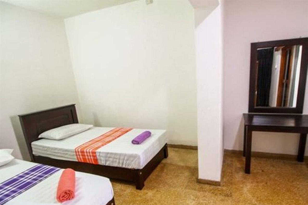 Yoho Relax On Simon Hotel Kolombo Bagian luar foto